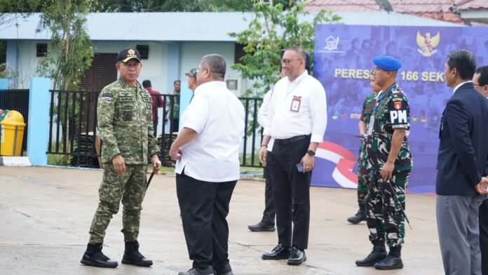 Panglima TNI Mendampingi Presiden Prabowo dalam Peresmian 166 Sekolah Rakyat